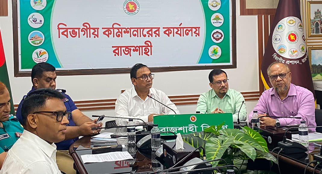 ৮ ঘণ্টা পর রাবি শিক্ষার্থীদের রেল অবরোধ প্রত্যাহার