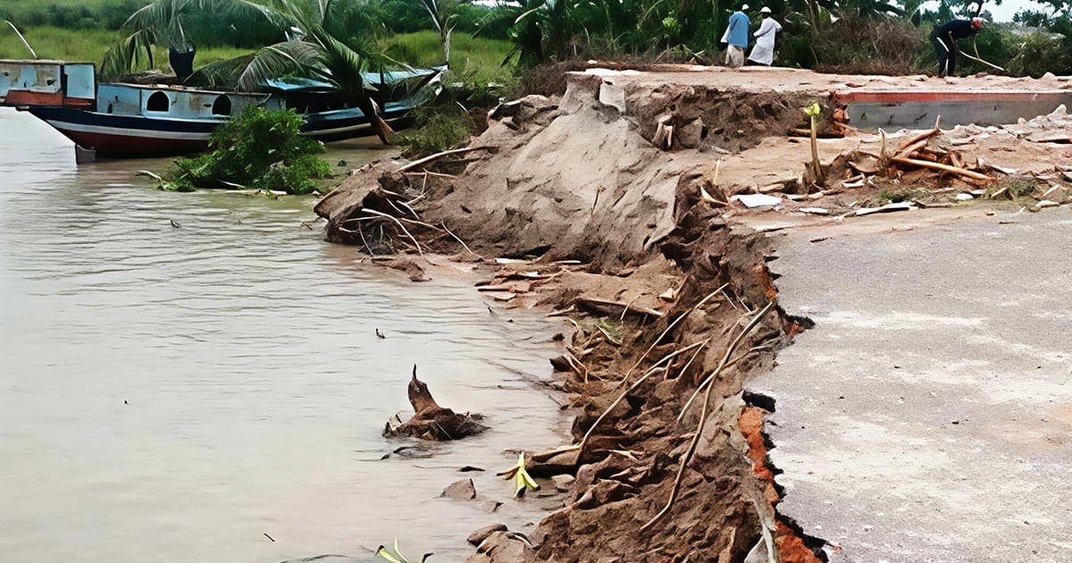 ভিটেমাটি গিলে খাচ্ছে পদ্মা