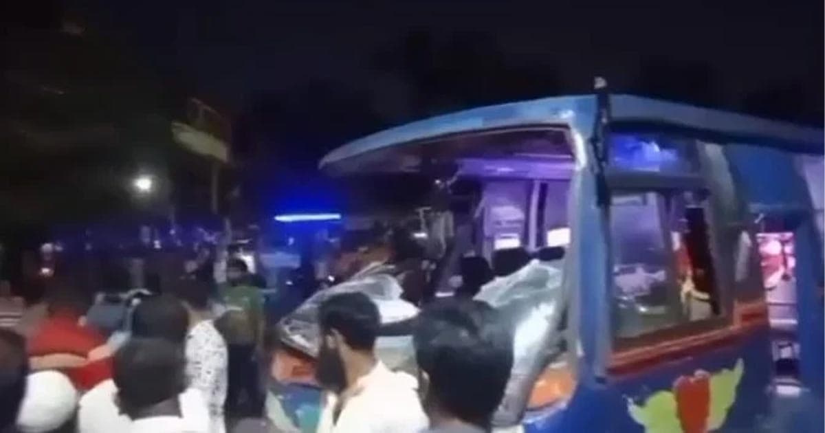 নিয়ন্ত্রণ হারিয়ে কুর্মিটোলা হাসপাতালে বাস, নিহত ১