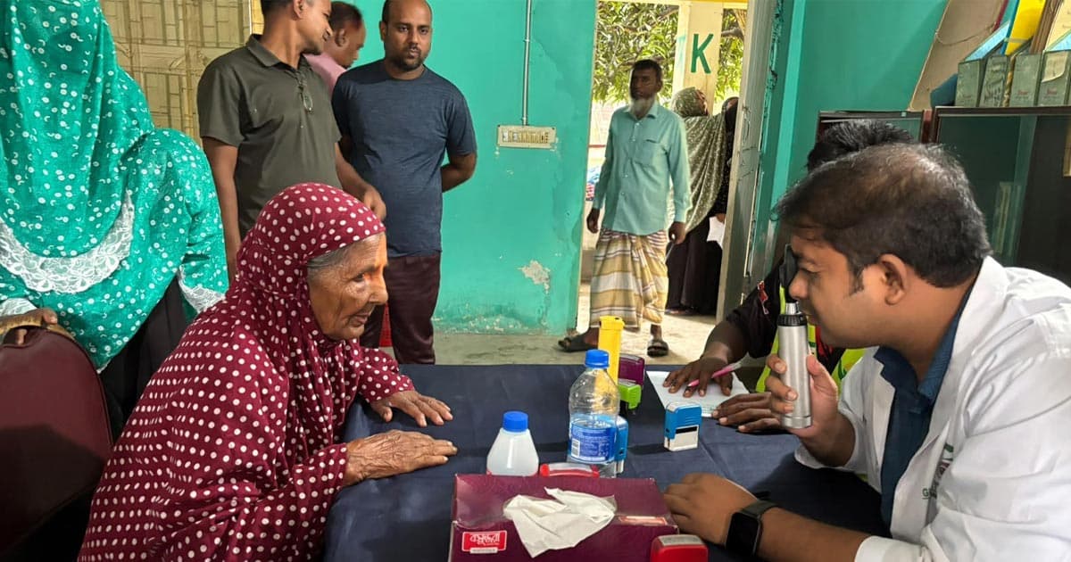 তাড়াশে চক্ষু ক্যাম্প অনুষ্ঠিত