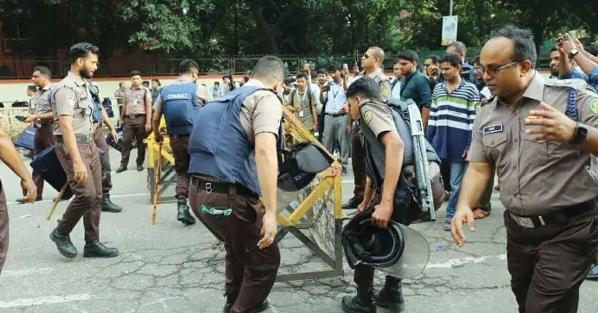 শিক্ষাভবন ছাড়লেন আন্দোলনরত  শিক্ষার্থীরা