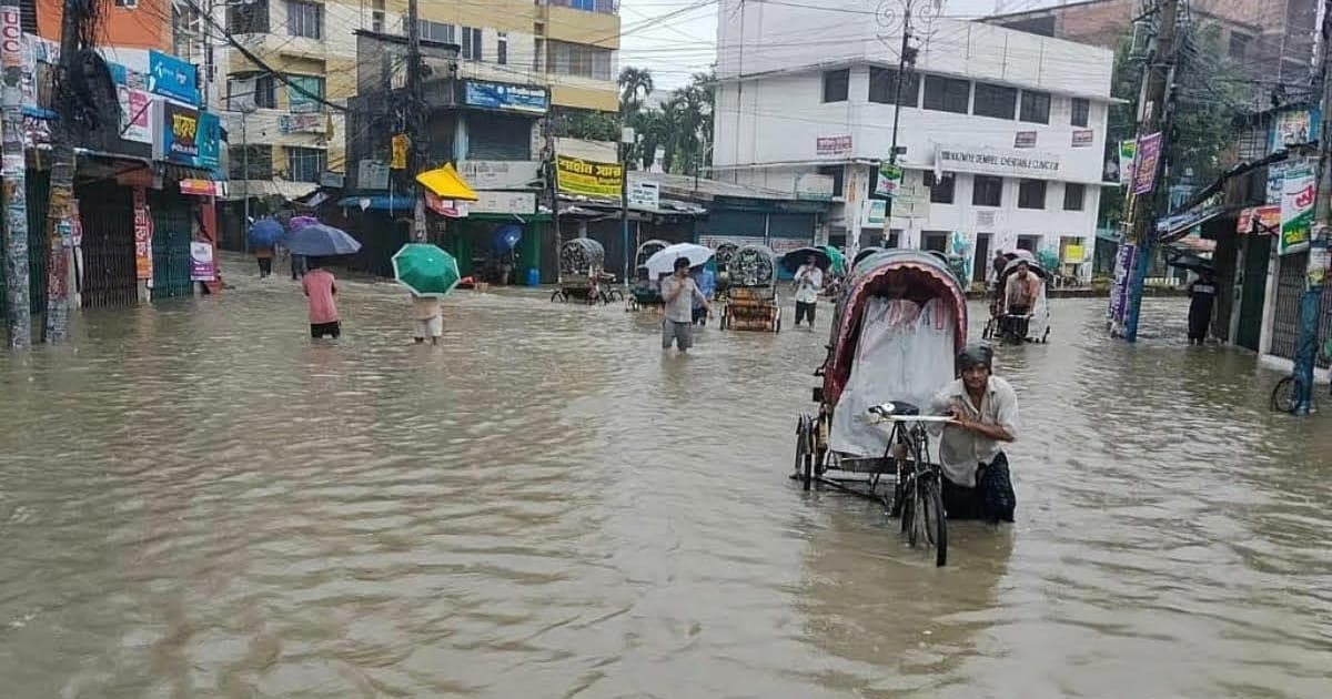 তিন দশকের রেকর্ড বৃষ্টিতে জলমগ্ন চট্টগ্রাম