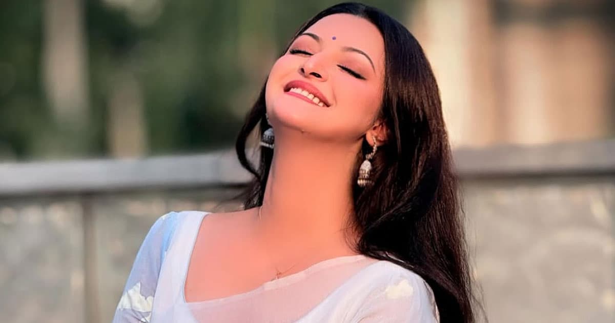 যে সম্মান হারিয়েছি, রাষ্ট্র কি তার দায় নেবে?