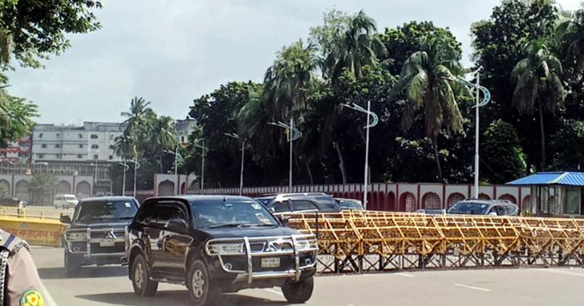 বঙ্গভবন ছাড়লেন সাবেক রাষ্ট্রপতি