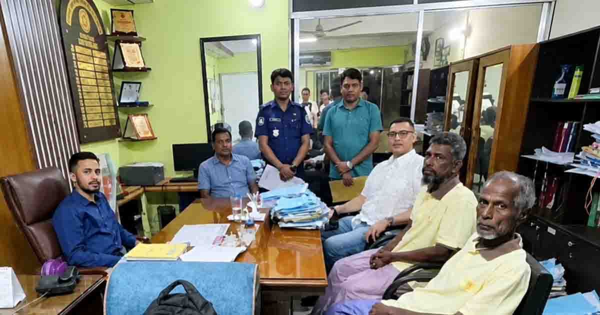 বঙ্গোপসাগরে ৩৬ দিন ভেসে বেঁচে ফেরা দুই শ্রীলঙ্কান জেলের অনন্য উপহার