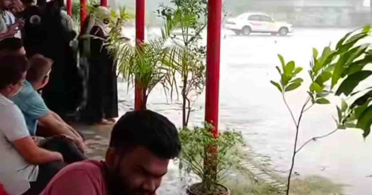 পাবনায় টানা বৃষ্টিতে স্থবির জনজীবন, বিপাকে নিম্ন আয়ের মানুষ