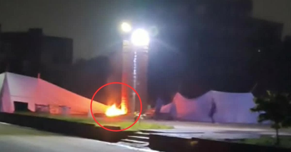 দেশের প্রথম জুলাই শহীদ স্মৃতিস্তম্ভে আগুন