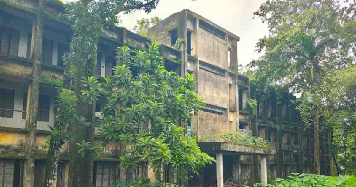 কোটি টাকার ভবন এখন মাদকসেবী-অসামাজিক কর্মকাণ্ডের আস্তানা
