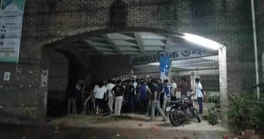 মাভাবিপ্রবিতে খেলা দেখা নিয়ে দফায় দফায় সংঘর্ষ, প্রক্টরসহ আহত ১০