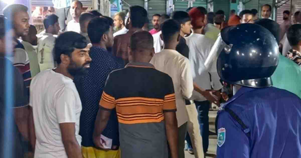 সাঁথিয়ায় জামায়াতের মিছিলের জবাবে বিএনপির পাল্টা মিছিল, মুখোমুখি দুই পক্ষ