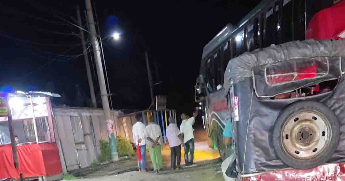 মহাসড়কে বাস থামিয়ে চাঁদা আদায়, পুলিশের অভিযানে আটক ৪
