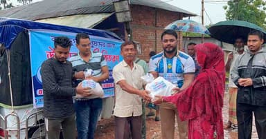দীঘিনালায় বন্যাকবলিত ও আশ্রয়কেন্দ্রে থাকা মানুষের পাশে ‘মেডিকেয়ার’