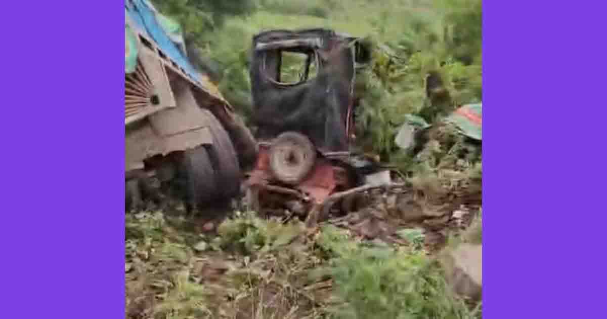ঢাকা-চট্রগ্রাম মহাসড়কে ভয়াবহ সড়ক দুর্ঘটনা, নিহত ১