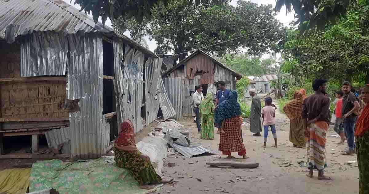 রাজারহাটে ইউপি সদস্যের নেতৃত্বে হামলা-লুটপাট