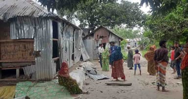 রাজারহাটে ইউপি সদস্যের নেতৃত্বে হামলা-লুটপাট
