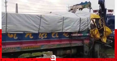 কালিয়াকৈরে দাঁড়িয়ে থাকা ট্রাকে ধাক্কা, চালক নিহত
