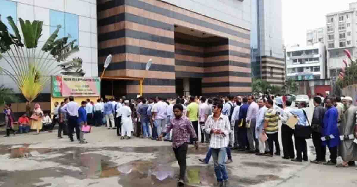 ভারতীয় ভিসাকেন্দ্রে কেন ছুটছেন বাংলাদেশিরা