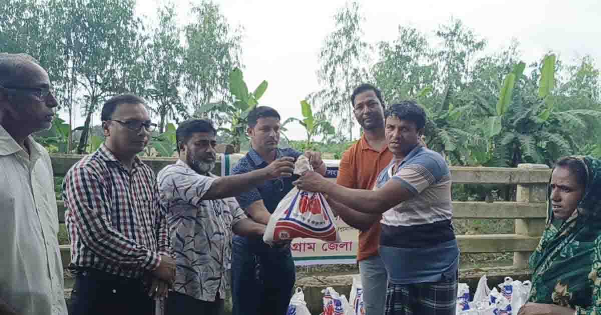 চন্দনাইশে শতাধিক পরিবারে সাংবাদিক ফাউন্ডেশনের ত্রাণ