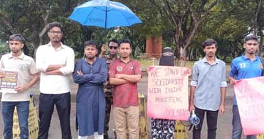 ভারতের আন্দোলনরত শিক্ষার্থীদের সমর্থনে চবিতে মানববন্ধন