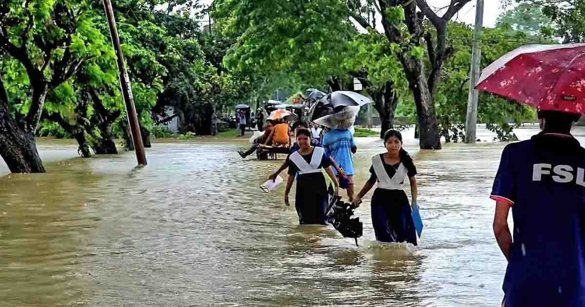 টানা বর্ষণ ও ঢলে কক্সবাজারে ২৬ জনের মৃত্যু, পানিবন্দি ৩ লাখ মানুষ