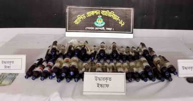 বগুড়ায় ১০০ বোতল ‘ইস্কাফ’সহ দুই নারী আটক