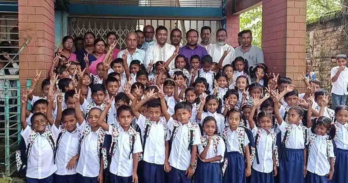 দিরাইয়ে ৬৫ শিক্ষার্থী পেল স্কুল ড্রেস ও শিক্ষা উপকরণ
