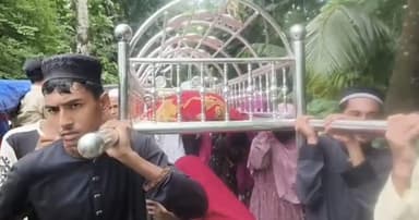 চরফ্যাশনে ট্রলির ধাক্কায় মাদ্রাসাছাত্রী নিহত, সহপাঠীদের বিক্ষোভ