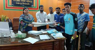 সৈয়দপুরে উপজেলা প্রশাসনের ক্রীড়া সামগ্রী বিতরণ অব্যাহত
