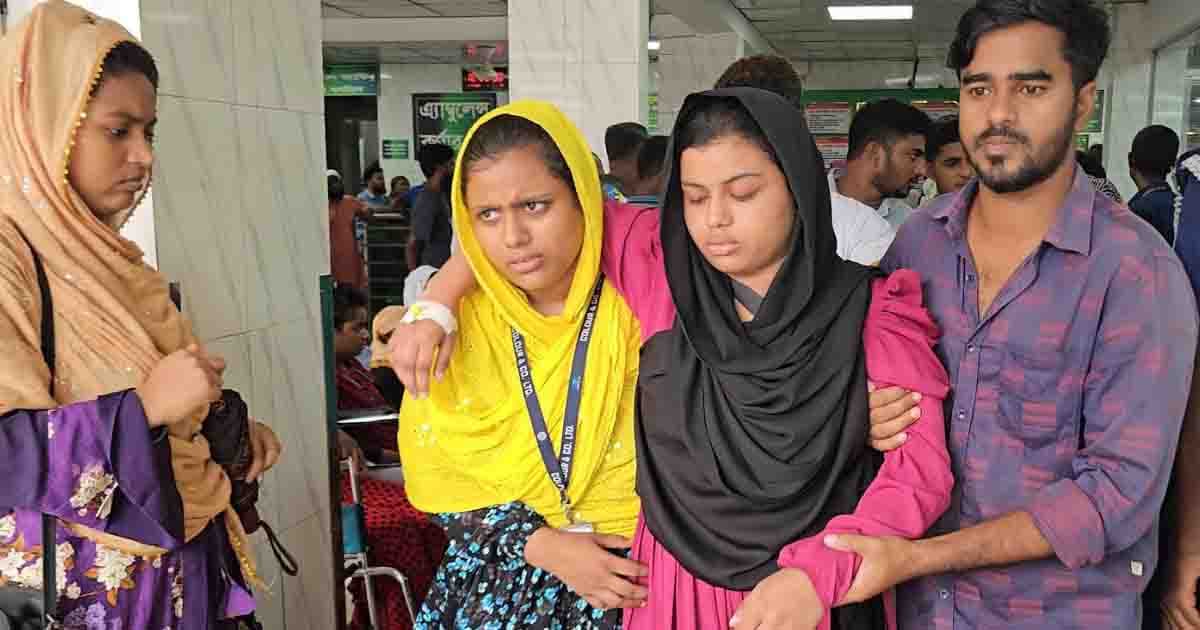 গাজীপুরে কারখানায় হঠাৎ অসুস্থ অর্ধশতাধিক শ্রমিক