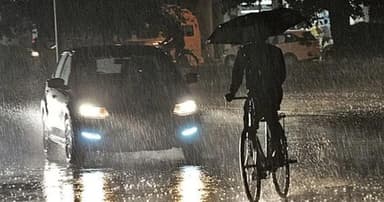 রাতে ঢাকায় বৃষ্টির সম্ভাবনা