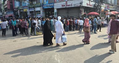 রাজশাহীতে শিক্ষা বোর্ড ঘেরাও শেষে সড়ক অবরোধ, তীব্র যানজট