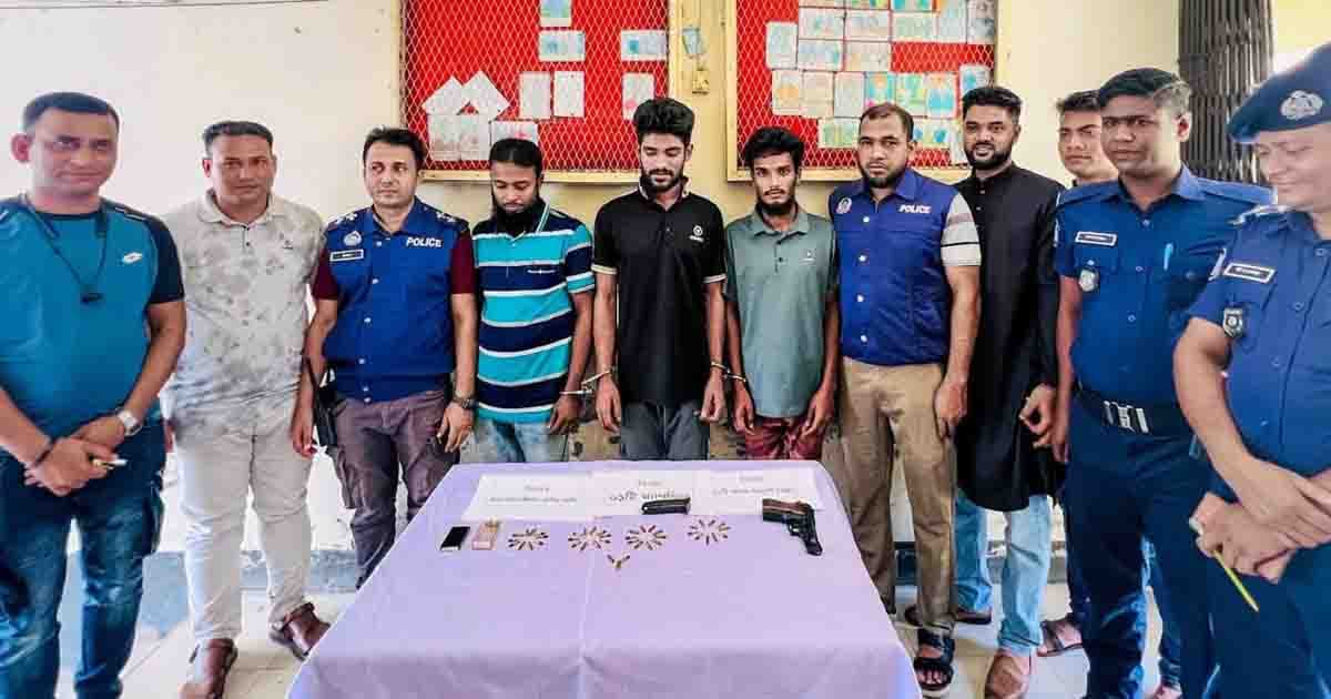 পিরোজপুরে বিদেশি পিস্তল ও গুলিসহ তিন অস্ত্র ব্যবসায়ী গ্রেপ্তার