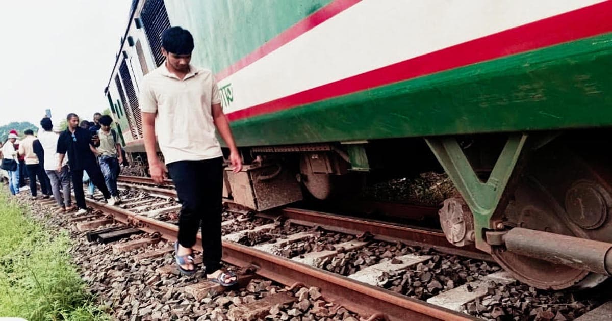 একতা এক্সপ্রেস লাইনচ্যুত, ঢাকার সঙ্গে উত্তরাঞ্চলের রেল যোগাযোগ বন্ধ