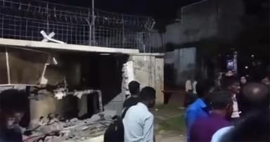 নিয়ন্ত্রণ হারিয়ে কুর্মিটোলা হাসপাতালে বাস, নিহত ১