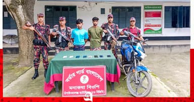 বিজিবির অভিযানে মোবাইল ও মোটরসাইকেলসহ আটক ২