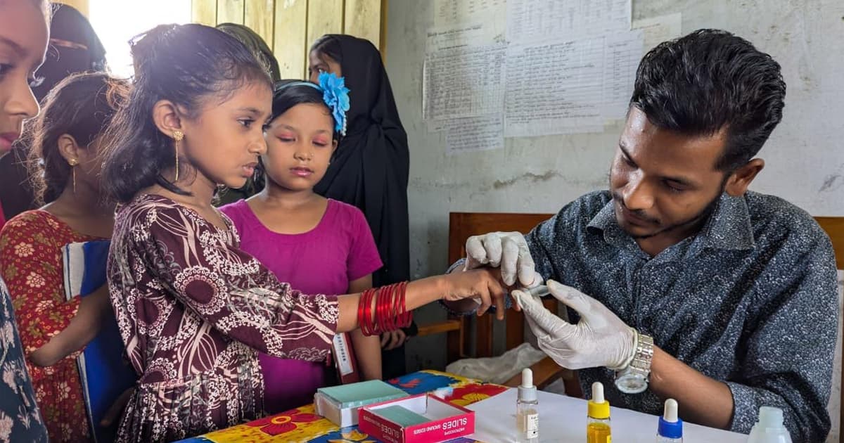 ভালুকায় ২০০ শিক্ষার্থীর বিনামূল্যে রক্তের গ্রুপ নির্ণয়