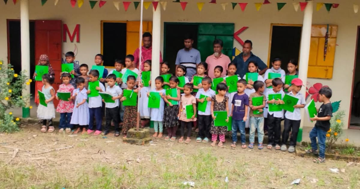 বিশ্বনাথে শিক্ষা উপকরণ বিতরণ
