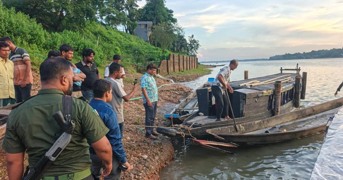 জাফলংয়ে ৬ হাজার ঘনফুট বালু জব্দ, মেশিন ধ্বংস
