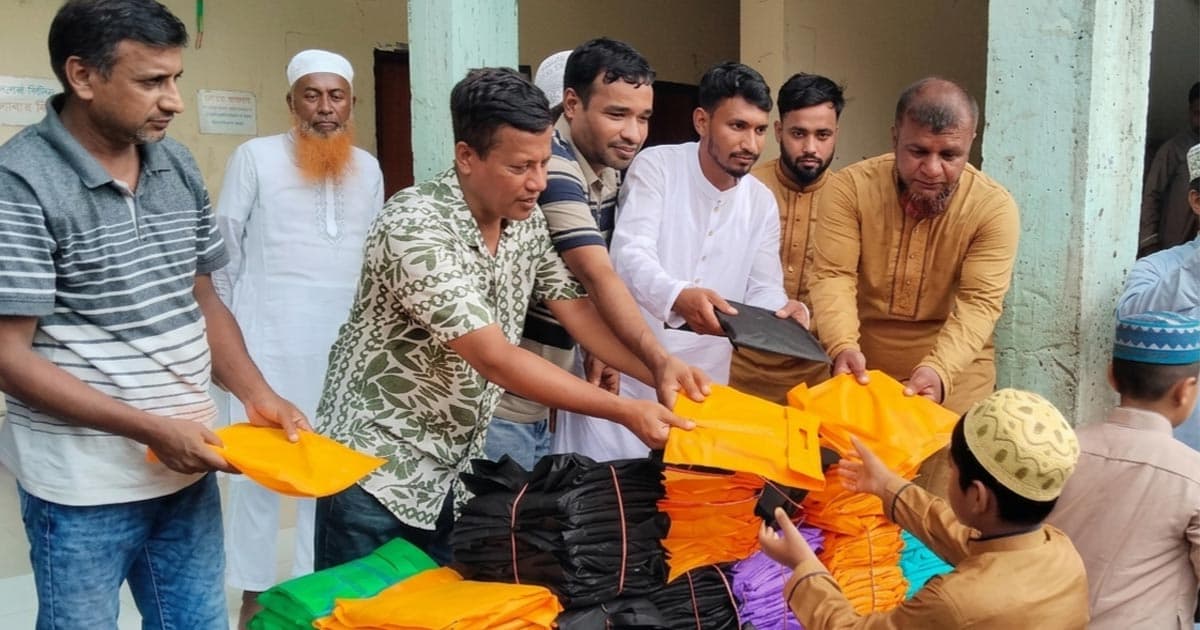 রূপগঞ্জে শিক্ষা উপকরণ বিতরণ