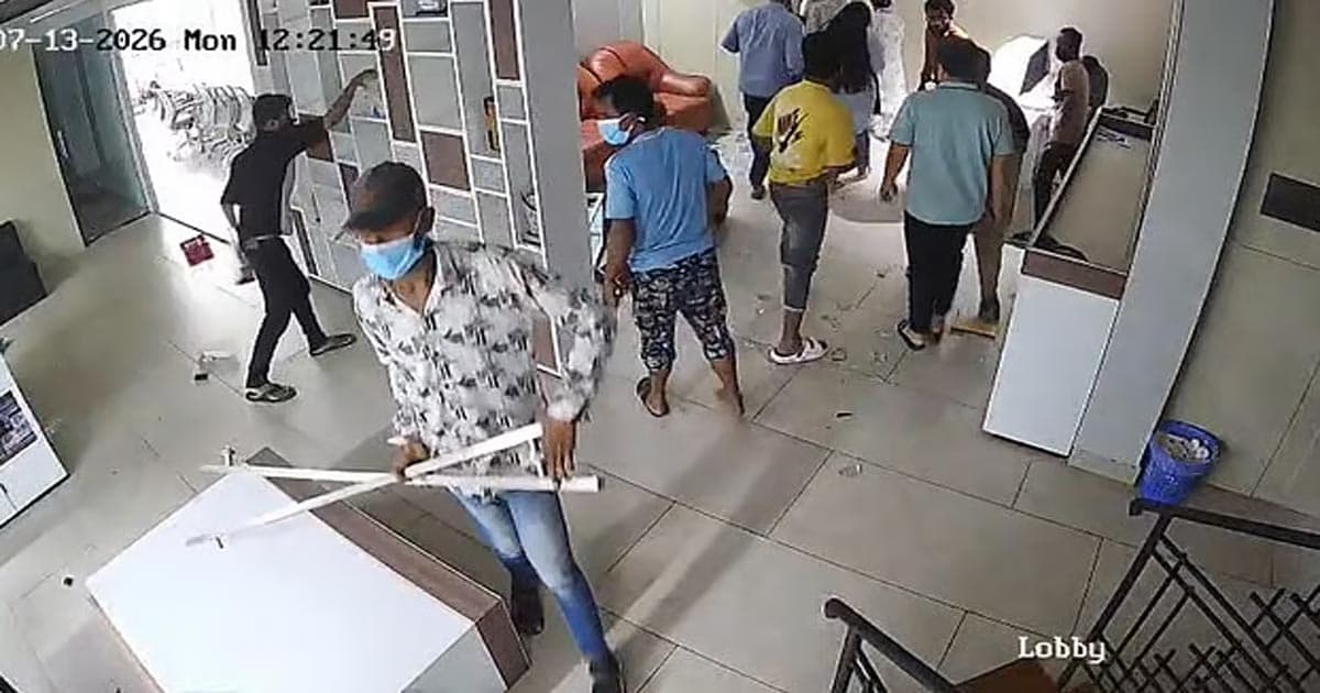 চট্টগ্রামে ব্যবসা প্রতিষ্ঠানে হামলা, ৩৫ লাখ টাকা লুট