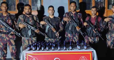 সীমান্তে বিজিবির অভিযান, ফেনসিডিলের বিকল্প ২ শতাধিক সিরাপ জব্দ