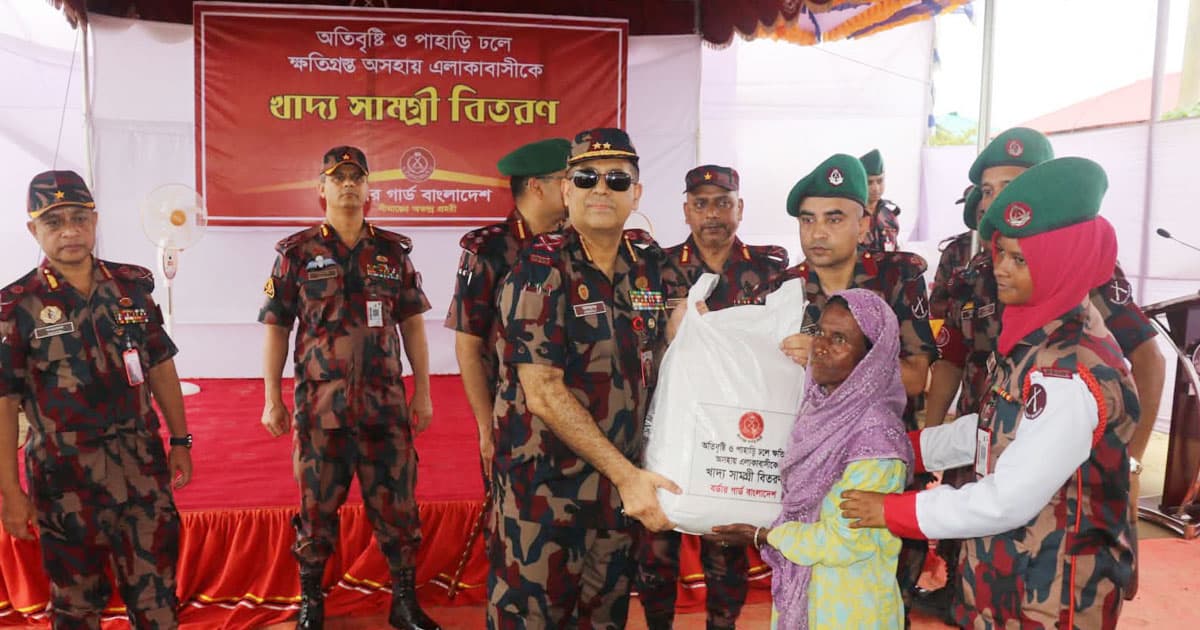 সুনামগঞ্জে বন্যাদুর্গত এলাকায় বিজিবি মহাপরিচালক