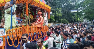 বরিশালে বর্ণাঢ্য আয়োজনে রথযাত্রা