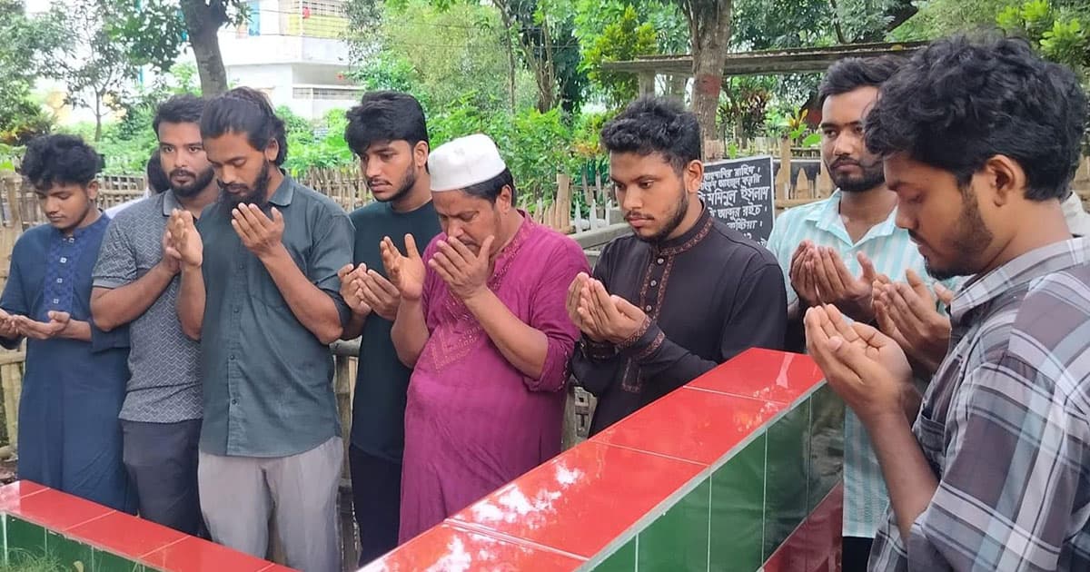 জুলাই শহিদের কবর জিয়ারতের করে ইবি ছাত্রশক্তি’র পথচলা শুরু