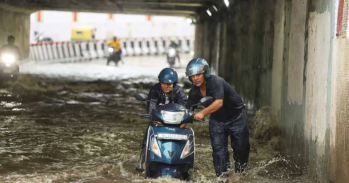 দিল্লিতে ভারি বৃষ্টিতে ভবন ধসে নিহত ৪