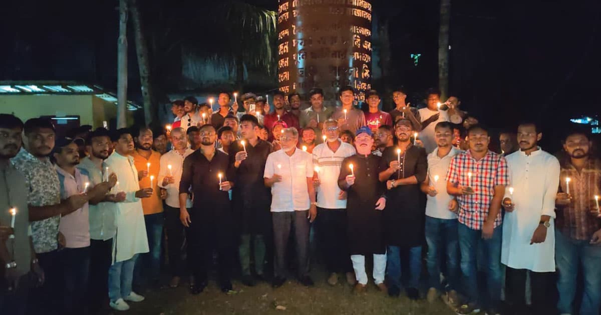 পিরোজপুরে জুলাই শহীদদের স্মরণে মোমবাতি প্রজ্জ্বলন ছাত্রদলের