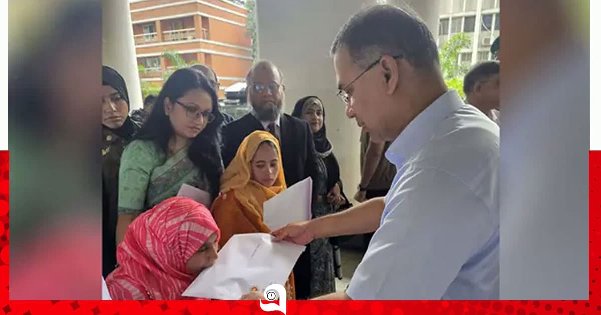 তিন প্রতিবন্ধী ব্যক্তির হাতে নিয়োগপত্র তুলে দিলেন প্রধানমন্ত্রী