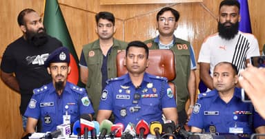 পাবনায় উদ্ধার হওয়া ৫৪টি মোবাইল ফোন হস্তান্তর