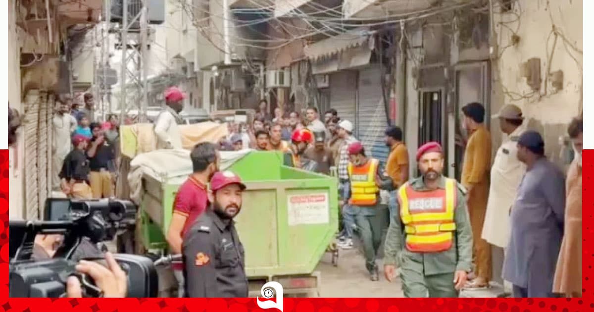 পাকিস্তানে বাড়ির ছাদ ধসে নিহত ৮