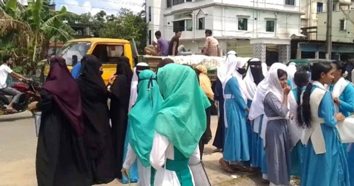 লংলা কলেজের শিক্ষার্থী-এলাকাবাসীর আবেদন